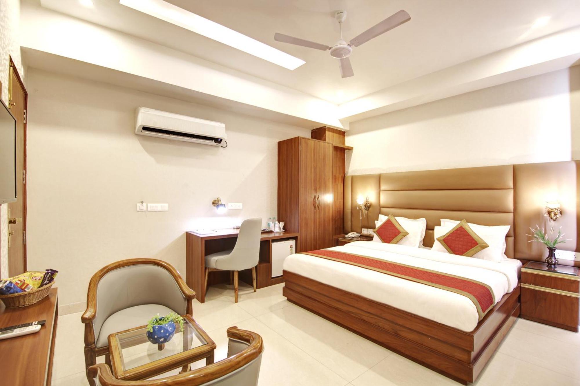 Marks Hotel & Banquet Noida Buitenkant foto