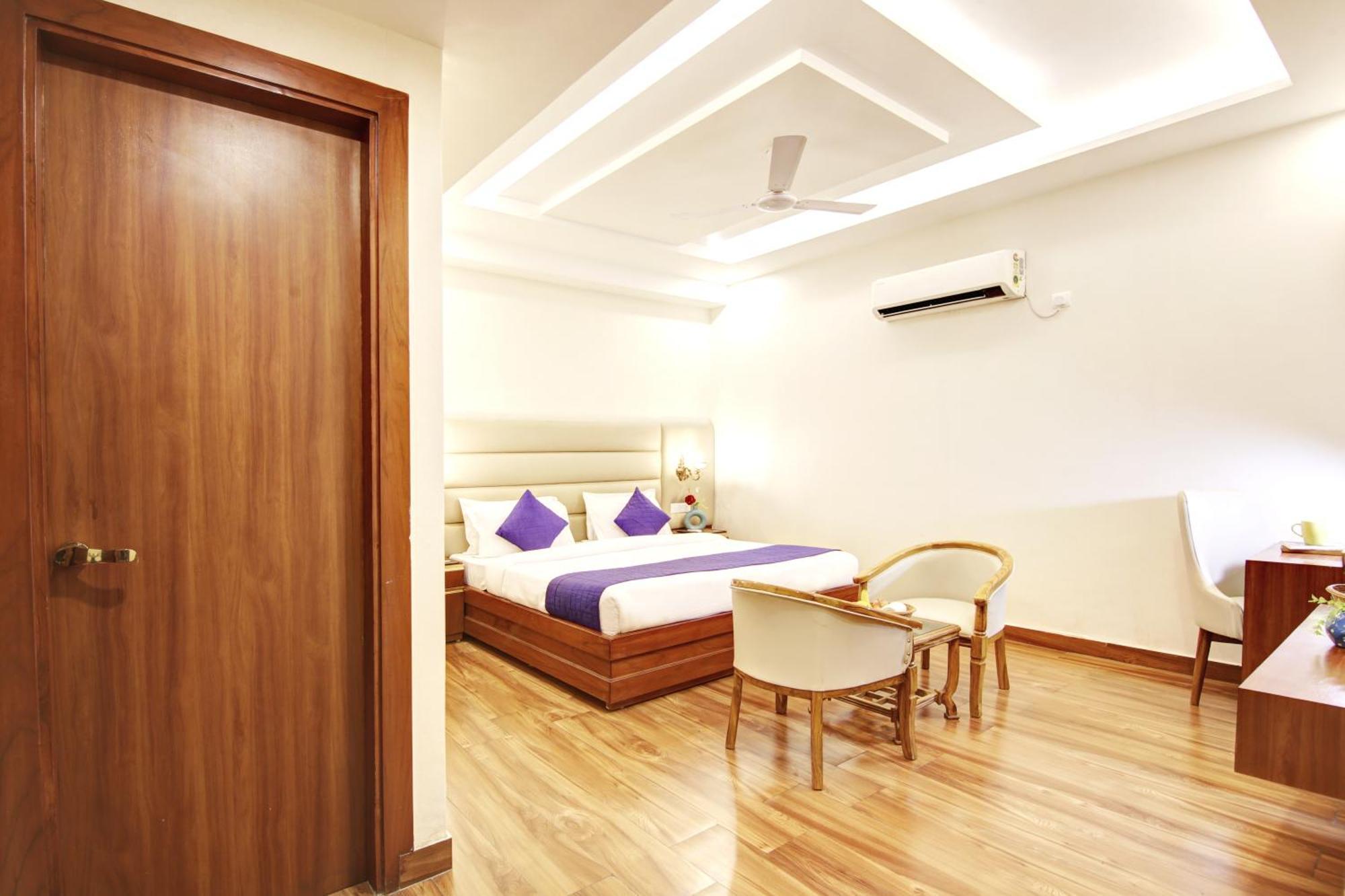 Marks Hotel & Banquet Noida Buitenkant foto