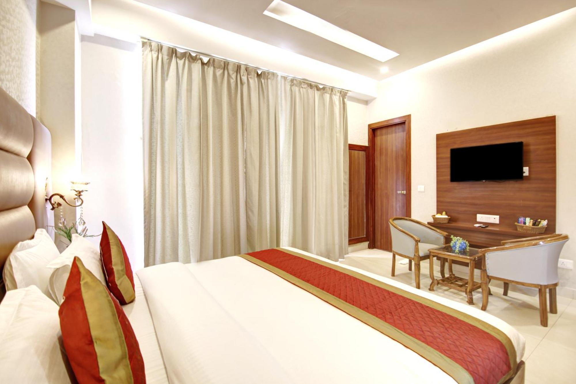Marks Hotel & Banquet Noida Buitenkant foto