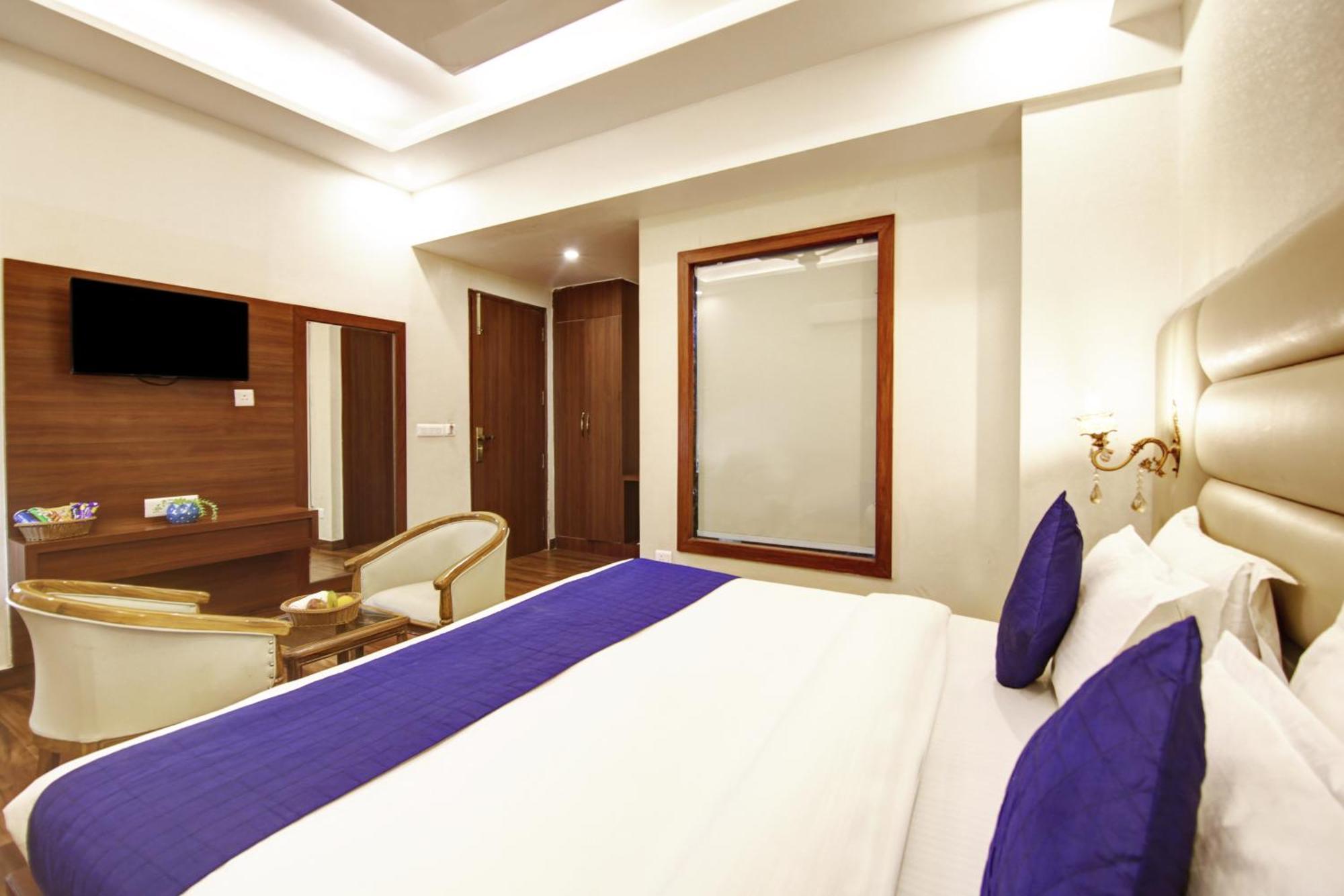 Marks Hotel & Banquet Noida Buitenkant foto