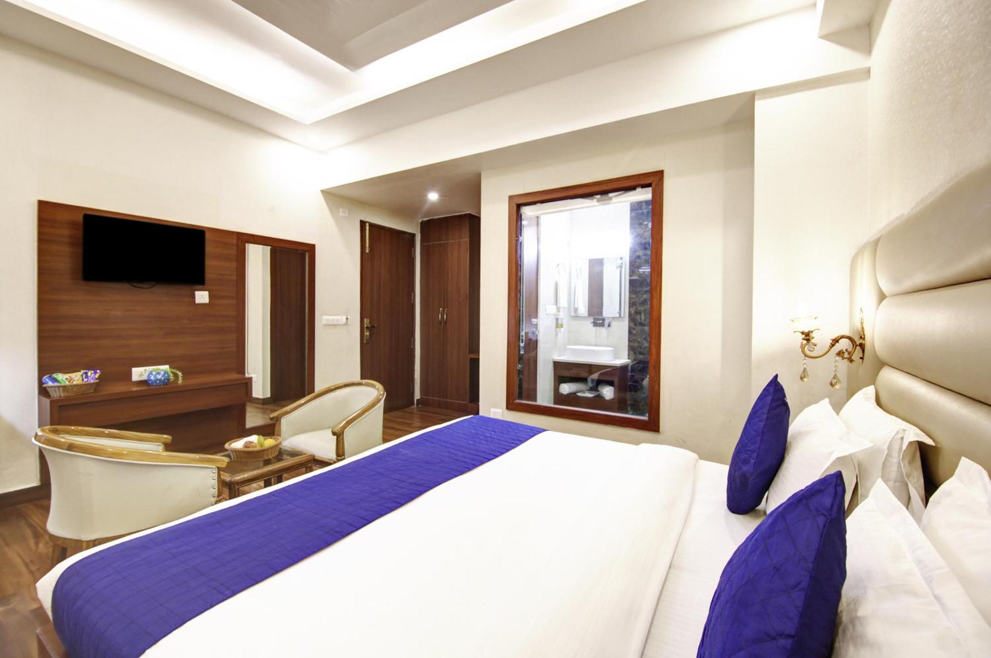 Marks Hotel & Banquet Noida Buitenkant foto