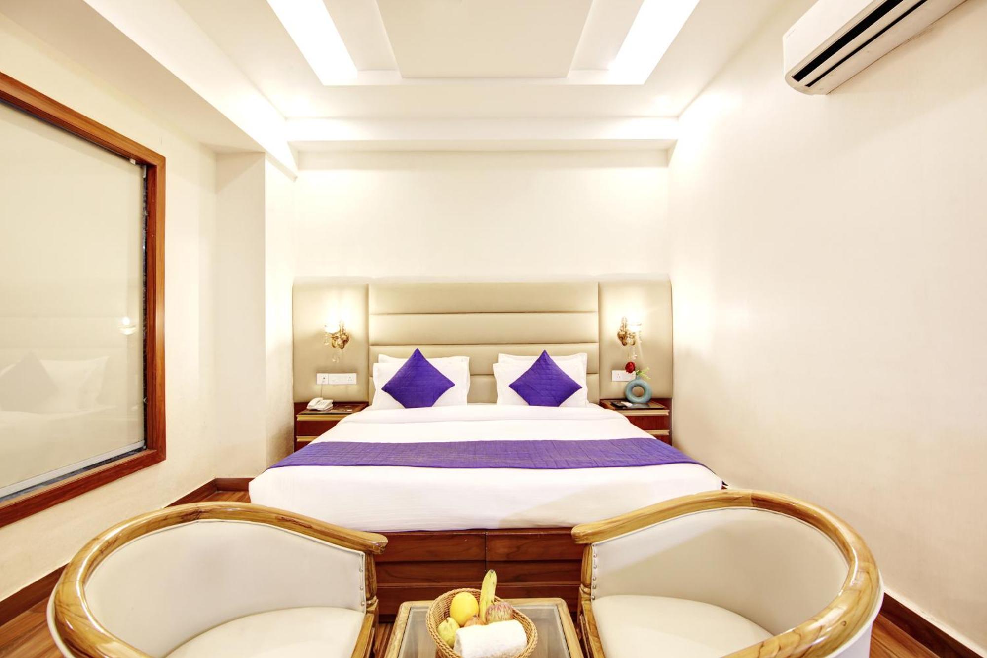 Marks Hotel & Banquet Noida Buitenkant foto