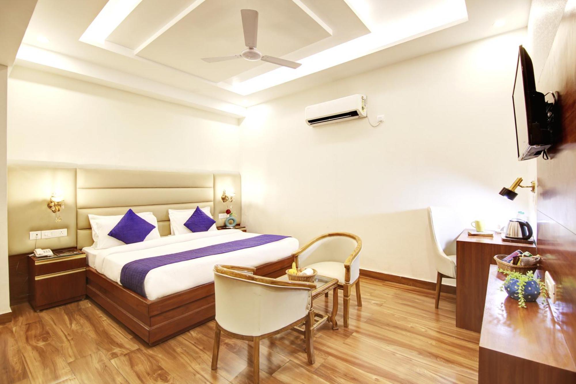 Marks Hotel & Banquet Noida Buitenkant foto