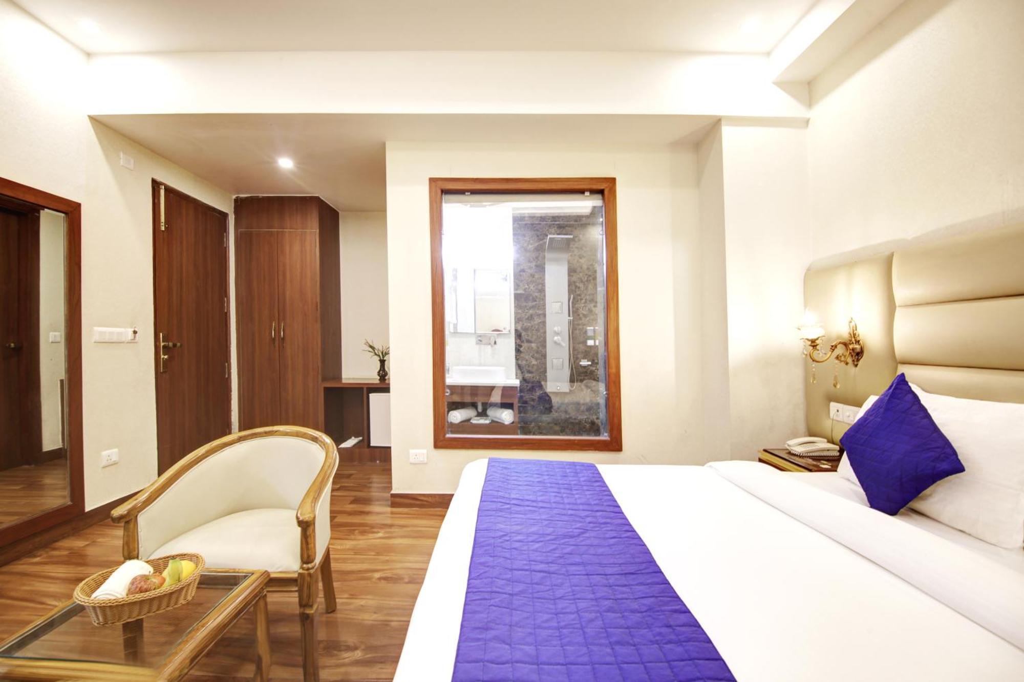 Marks Hotel & Banquet Noida Buitenkant foto