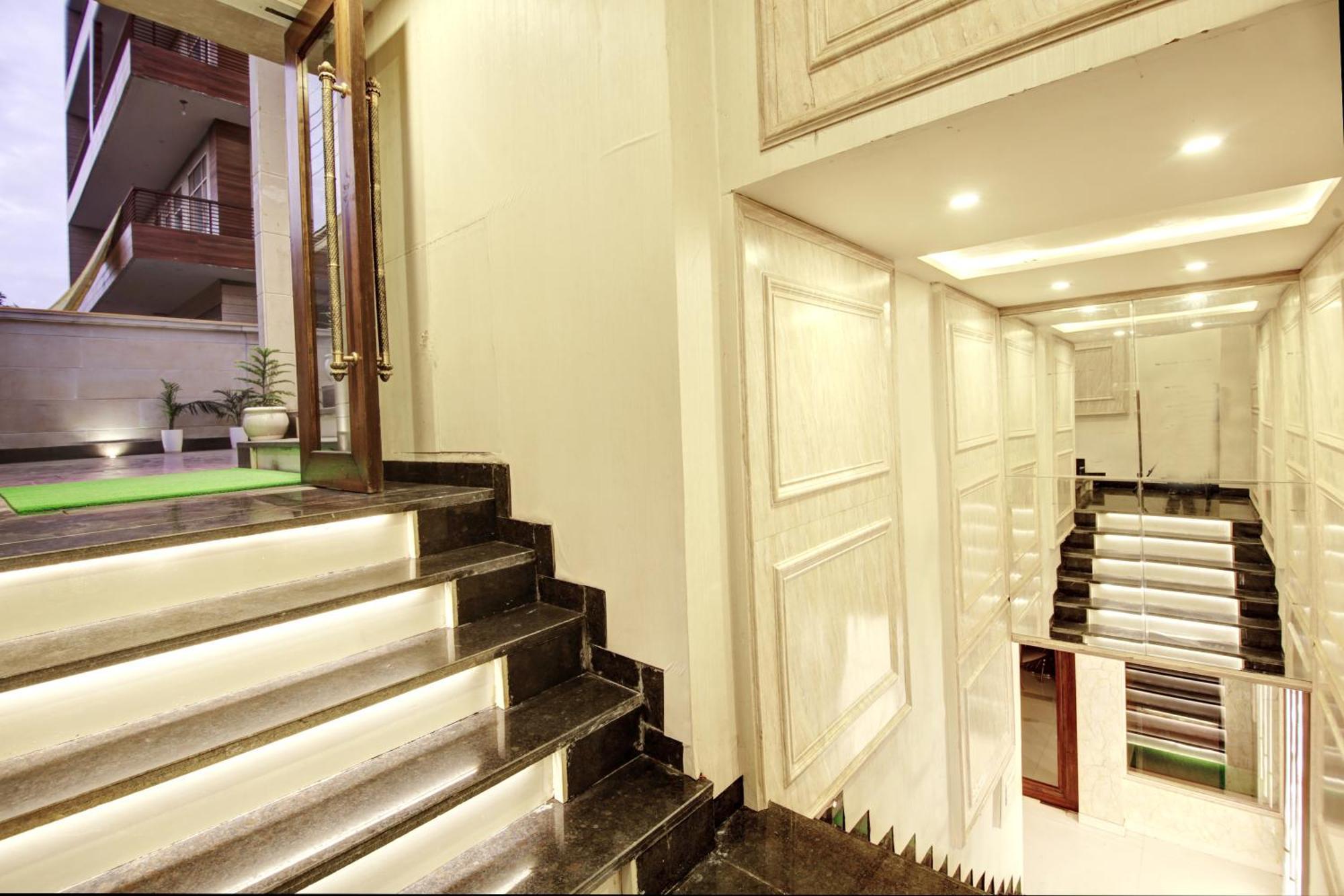 Marks Hotel & Banquet Noida Buitenkant foto