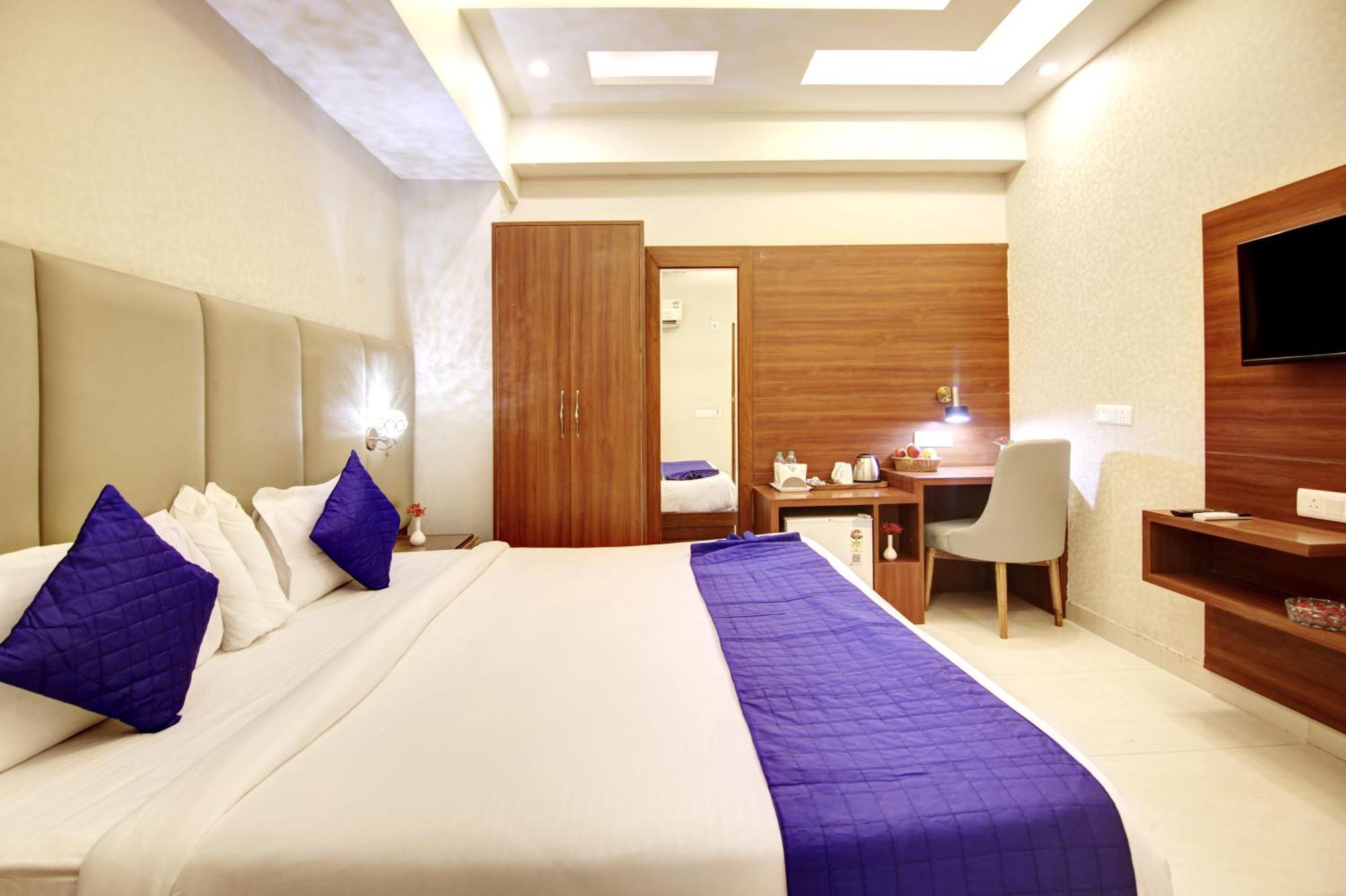 Marks Hotel & Banquet Noida Buitenkant foto