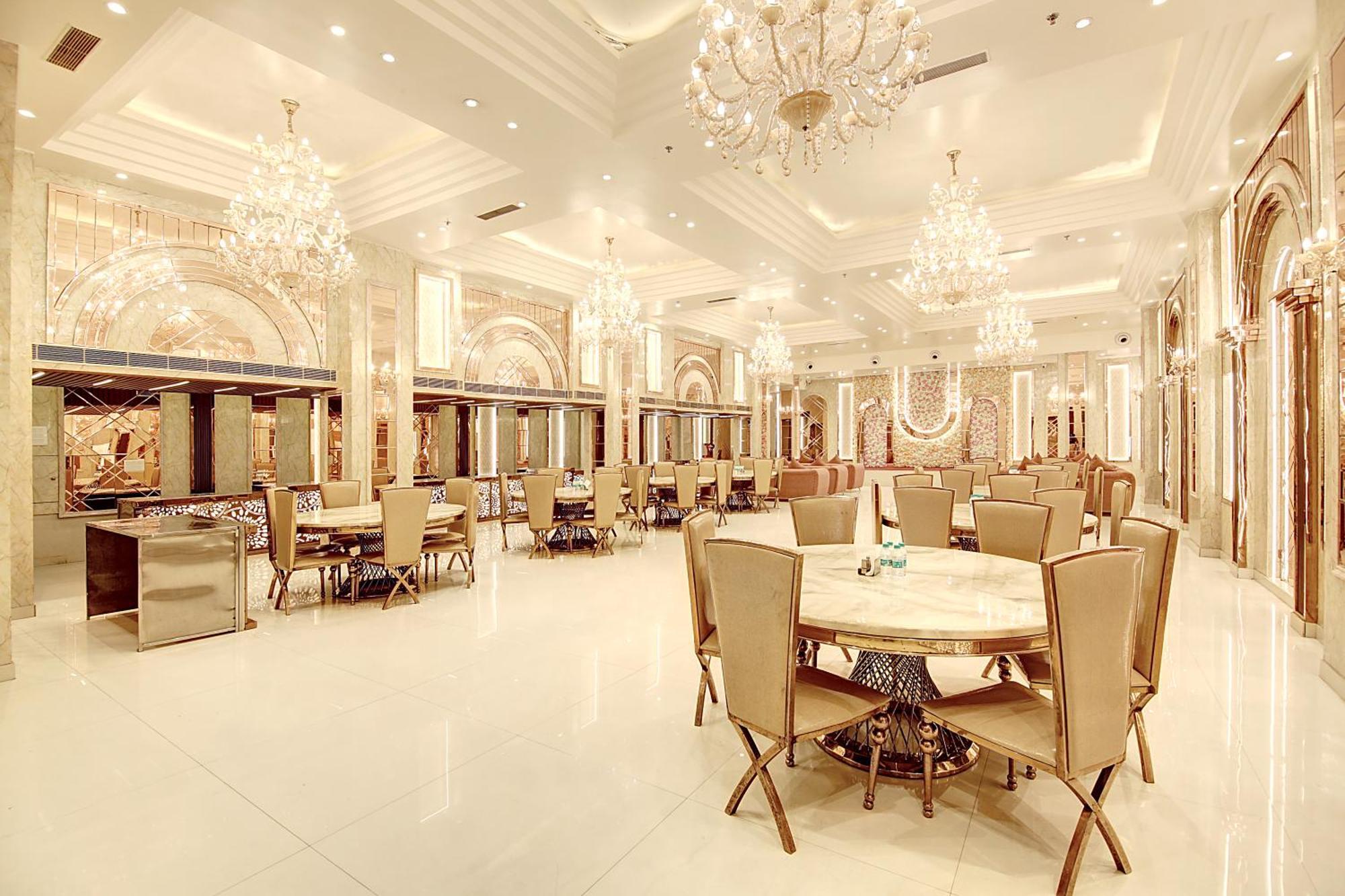 Marks Hotel & Banquet Noida Buitenkant foto