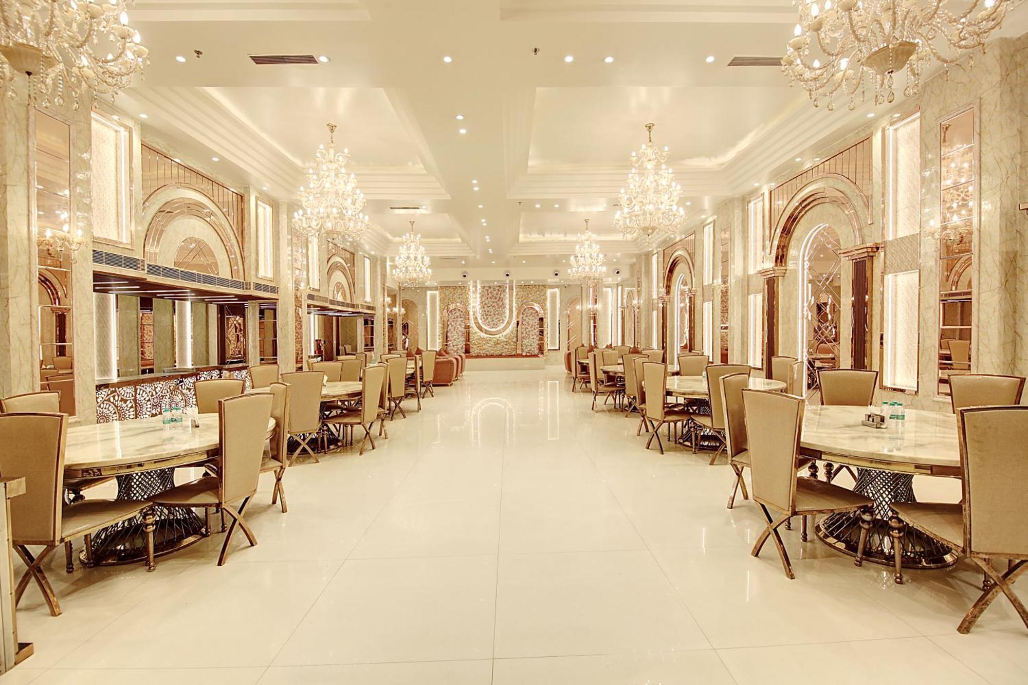 Marks Hotel & Banquet Noida Buitenkant foto