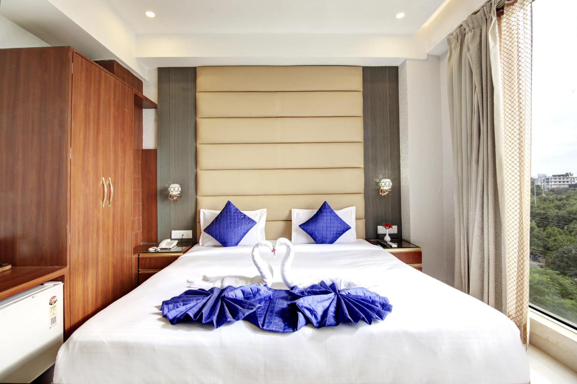 Marks Hotel & Banquet Noida Buitenkant foto