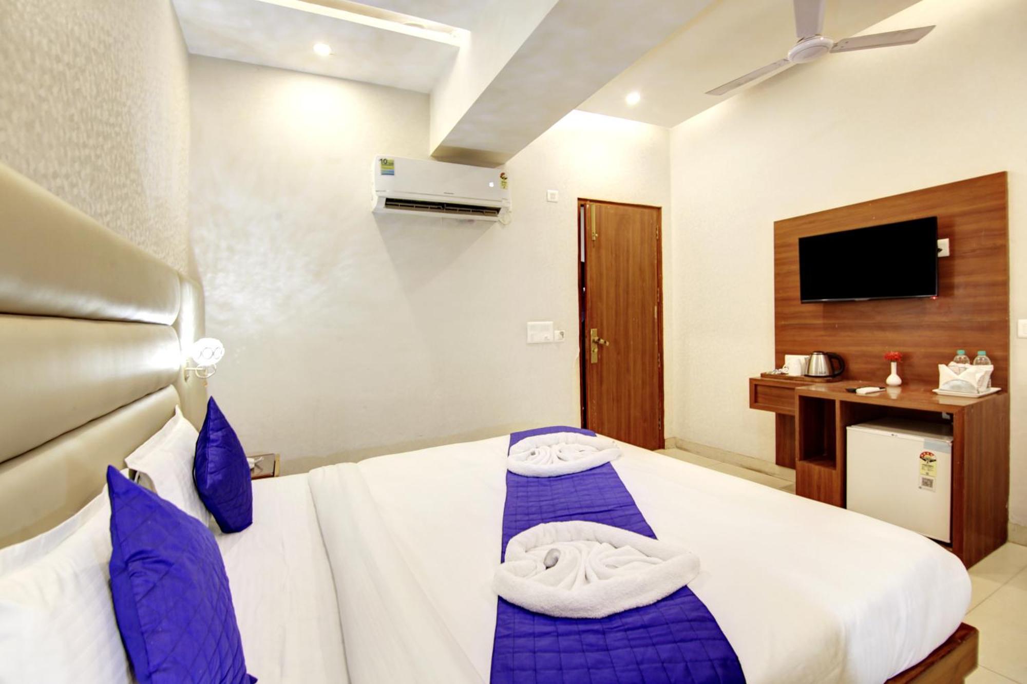 Marks Hotel & Banquet Noida Buitenkant foto
